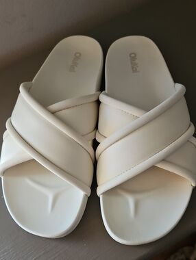 OLUKAI ANI WHITE SAND SLUDE SANDALS SZ 8